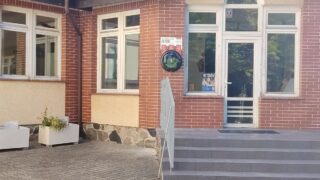 Szkoły w Ostródzie zyskały urządzenia ratujące życie