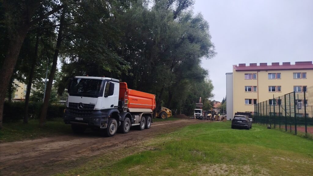 Ruszył remont parkingu przed Poradnią Psychologiczno-Pedagogiczną w Ostródzie 3 Ruszył Remont Parkingu Przed Poradnią Psychologiczno-Pedagogiczną W Ostródzie