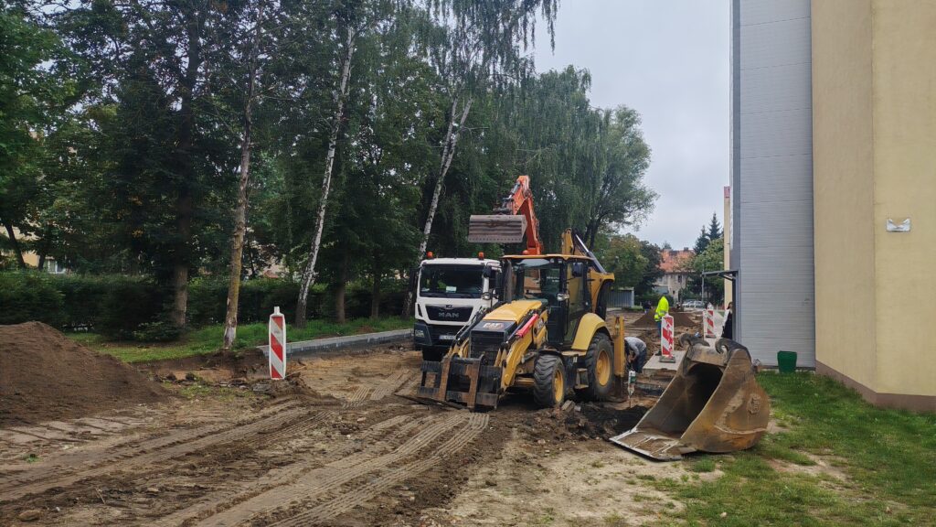 Ruszył remont parkingu przed Poradnią Psychologiczno-Pedagogiczną w Ostródzie 2 Ruszył Remont Parkingu Przed Poradnią Psychologiczno-Pedagogiczną W Ostródzie