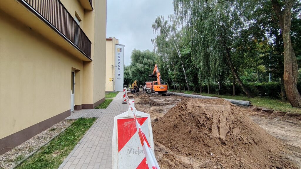 Ruszył remont parkingu przed Poradnią Psychologiczno-Pedagogiczną w Ostródzie 5 Ruszył Remont Parkingu Przed Poradnią Psychologiczno-Pedagogiczną W Ostródzie