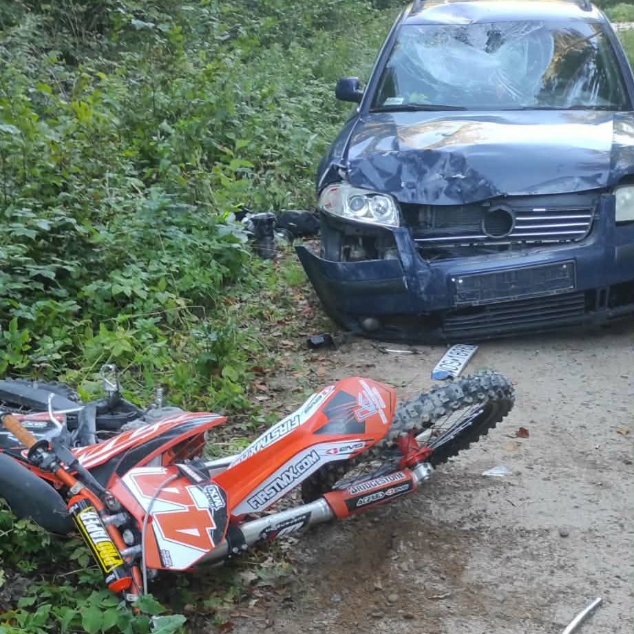 Wypadek na drodze leśnej Tarda-Winiec. Motocykliście pękł kask! 7 Wypadek Na Drodze Leśnej Tarda-Winiec. Motocykliście Pękł Kask!