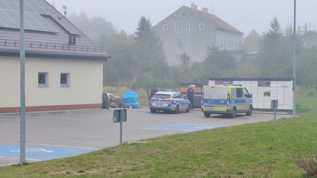 Włamanie Do Sklepu Dino W Miłomłynie. Na Miejscu Pracują Policjanci