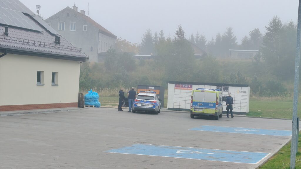 Włamanie Do Sklepu Dino W Miłomłynie. Na Miejscu Pracują Policjanci